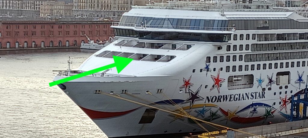 a cruise ship with green arrow pointing to the front