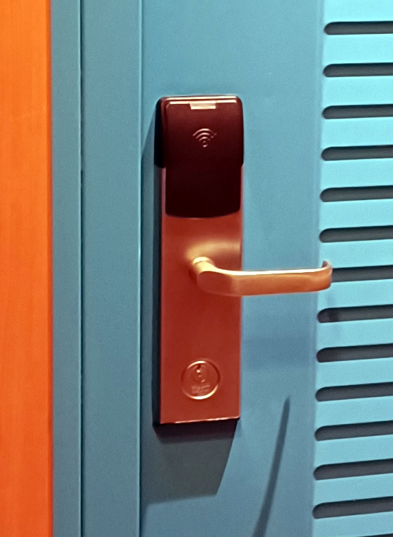 a door handle with a smart lock